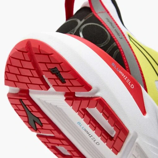 Diadora Men's Mythos Blushield Volo 3 Running Shoe- White/Black/Yellow Fluo - Regular (D) - Image 5